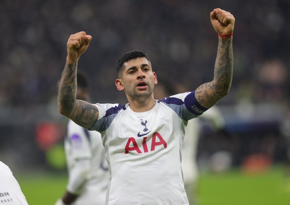 罗梅罗身穿热刺球衣庆祝