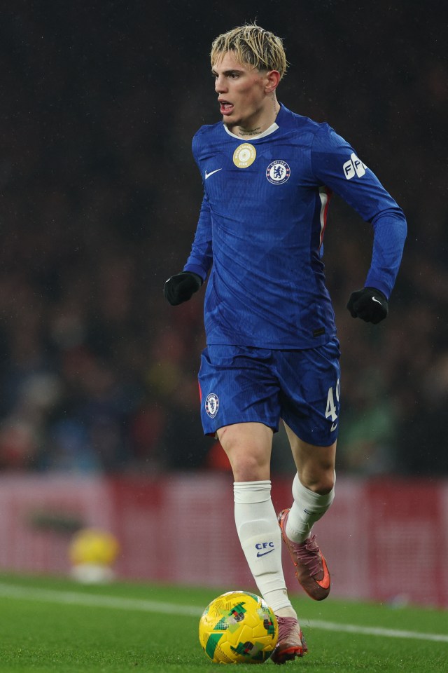 加纳乔比赛中带球